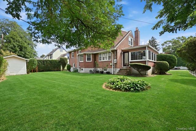 288 Brower Avenue, Rockville Centre, NY 11570