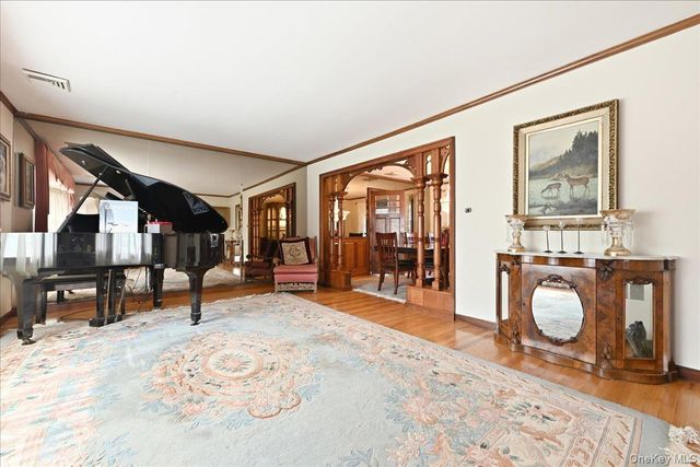 288 Brower Avenue, Rockville Centre, NY 11570