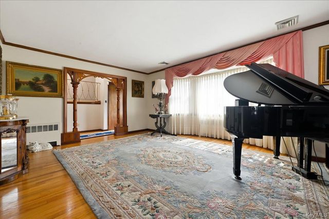 288 Brower Avenue, Rockville Centre, NY 11570