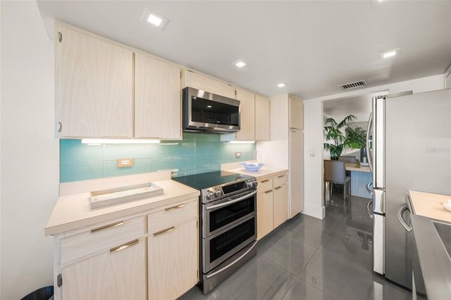 420 BEACH ROAD 606, Sarasota, FL 34242