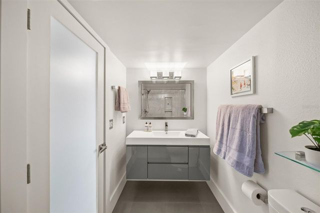 420 BEACH ROAD 606, Sarasota, FL 34242