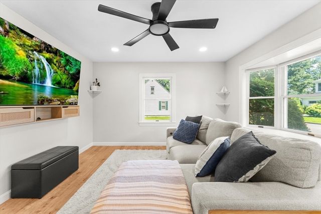 21 Fyrbeck Ave, Shrewsbury, MA 01545