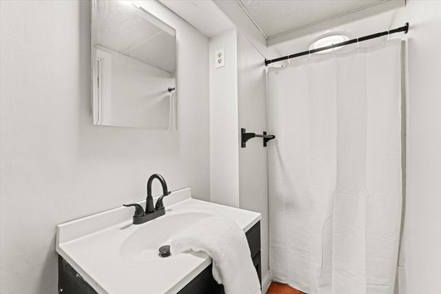 21 Fyrbeck Ave, Shrewsbury, MA 01545