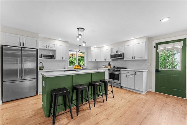 21 Fyrbeck Ave, Shrewsbury, MA 01545