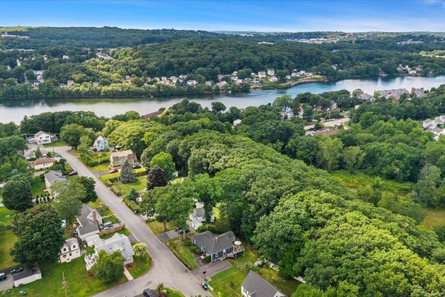 21 Fyrbeck Ave, Shrewsbury, MA 01545