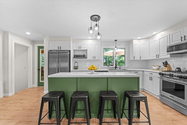 21 Fyrbeck Ave, Shrewsbury, MA 01545