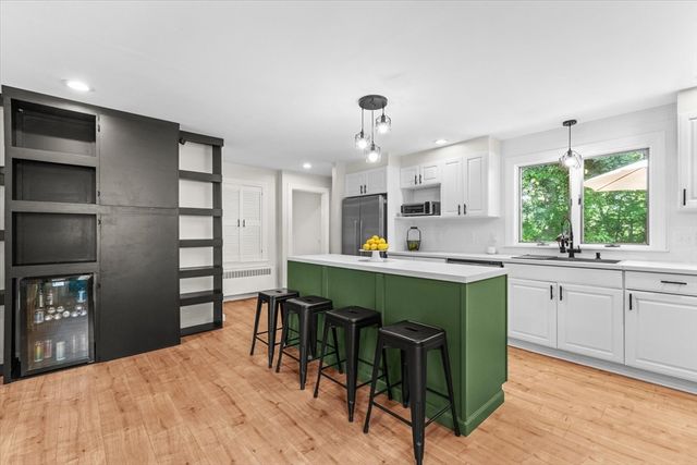 21 Fyrbeck Ave, Shrewsbury, MA 01545