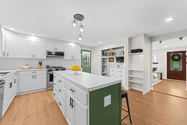 21 Fyrbeck Ave, Shrewsbury, MA 01545