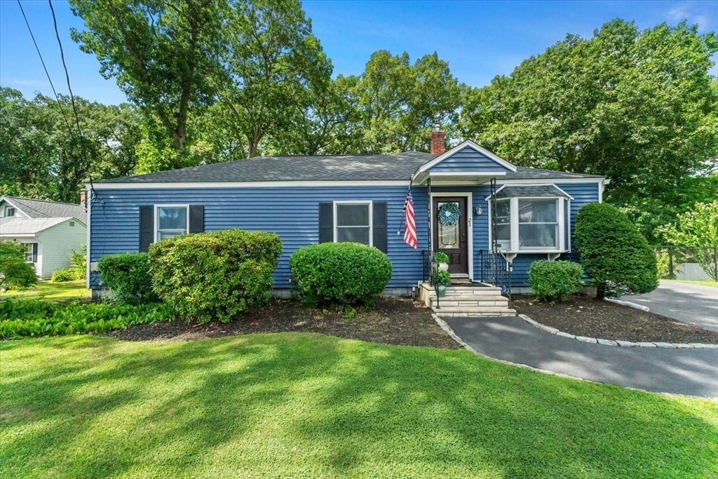 21 Fyrbeck Ave, Shrewsbury, MA 01545