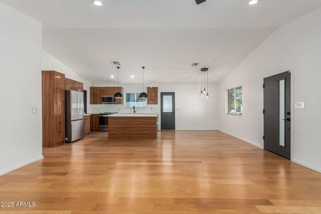 1129 E MCKINLEY Street, Phoenix, AZ 85006