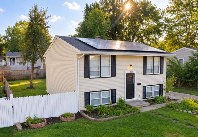 711 Southwind Drive, Carpentersville, IL 60110