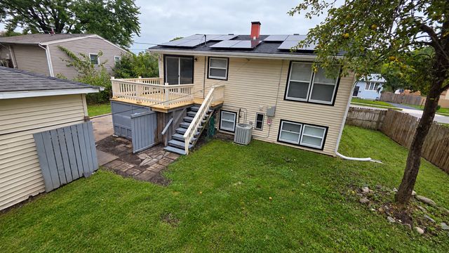 711 Southwind Drive, Carpentersville, IL 60110