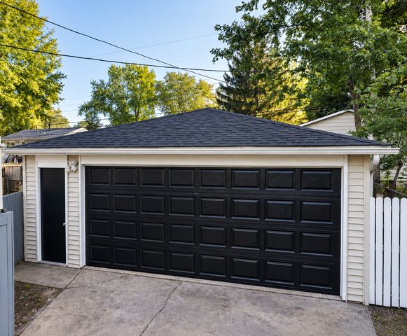 711 Southwind Drive, Carpentersville, IL 60110