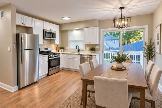 711 Southwind Drive, Carpentersville, IL 60110