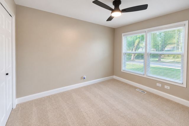 711 Southwind Drive, Carpentersville, IL 60110
