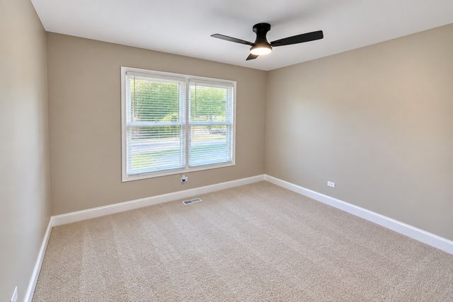 711 Southwind Drive, Carpentersville, IL 60110