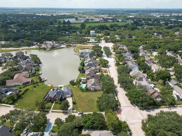 4303 Crow Valley Drive, Missouri City, TX 77459
