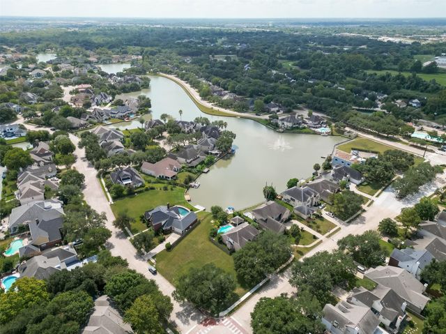 4303 Crow Valley Drive, Missouri City, TX 77459