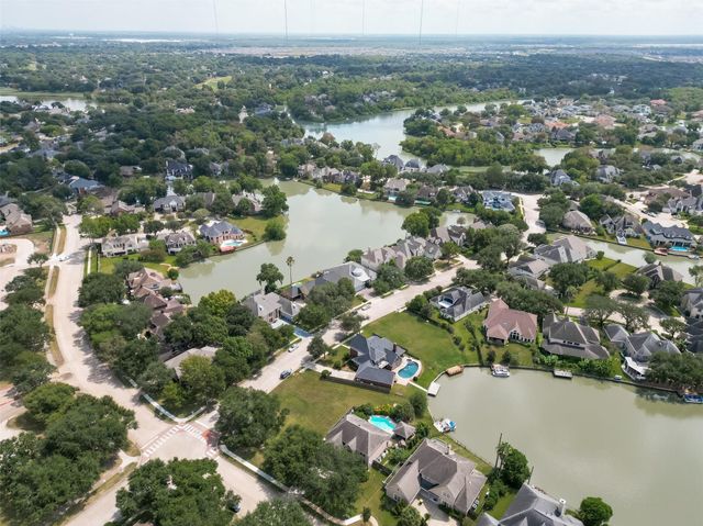 4303 Crow Valley Drive, Missouri City, TX 77459