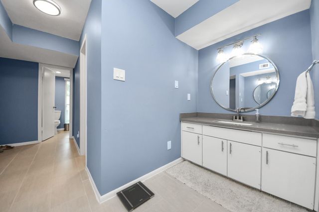 7655 S Braeswood Boulevard 10, Houston, TX 77071