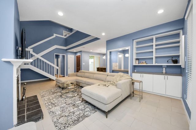 7655 S Braeswood Boulevard 10, Houston, TX 77071