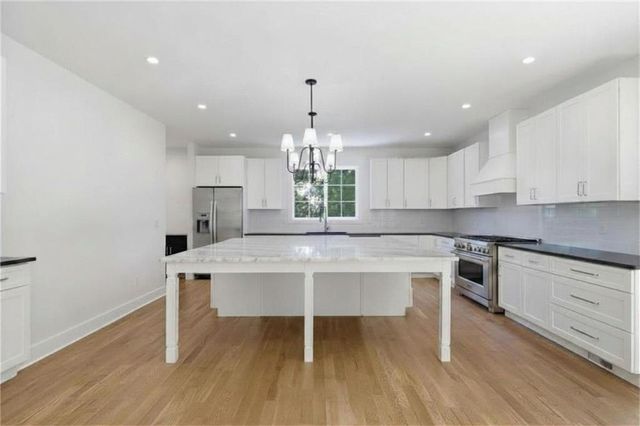 2183 Deep Woods Way, Marietta, GA 30062
