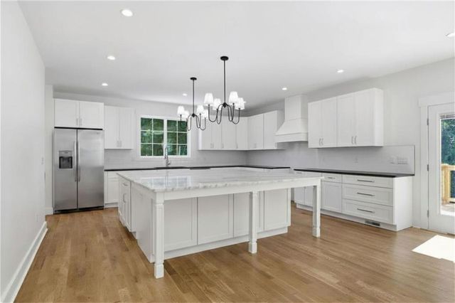 2183 Deep Woods Way, Marietta, GA 30062