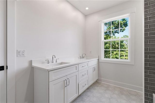2183 Deep Woods Way, Marietta, GA 30062
