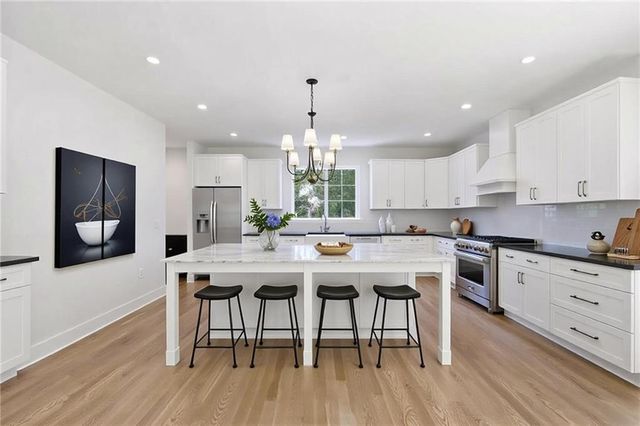 2183 Deep Woods Way, Marietta, GA 30062