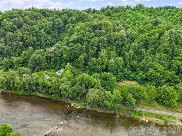2079 Roses Branch Road, Green Mountain, NC 28740