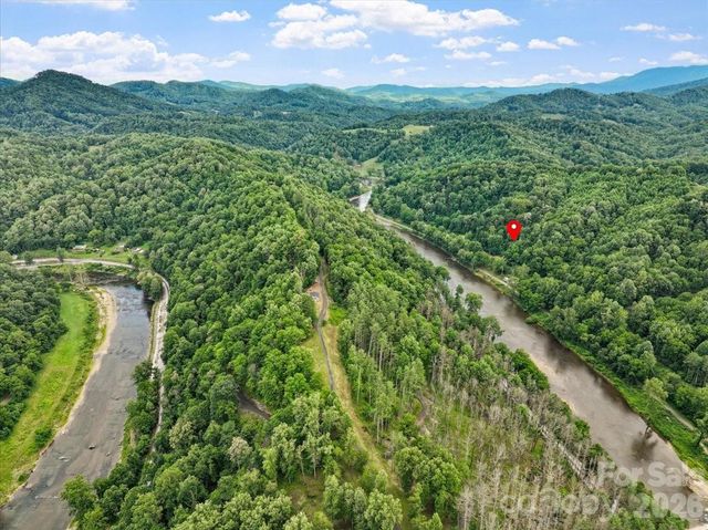 2079 Roses Branch Road, Green Mountain, NC 28740