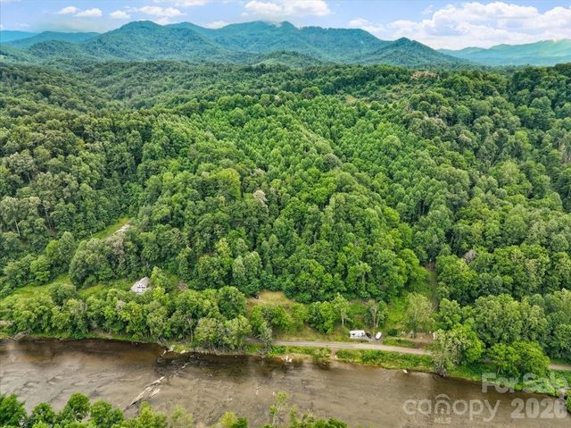 2079 Roses Branch Road, Green Mountain, NC 28740