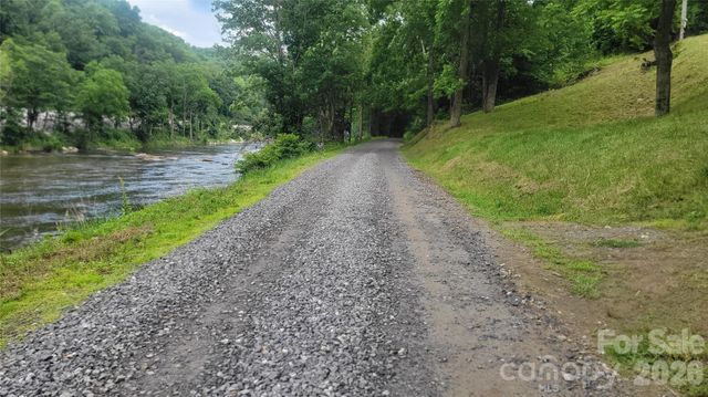 2079 Roses Branch Road, Green Mountain, NC 28740