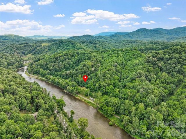 2079 Roses Branch Road, Green Mountain, NC 28740