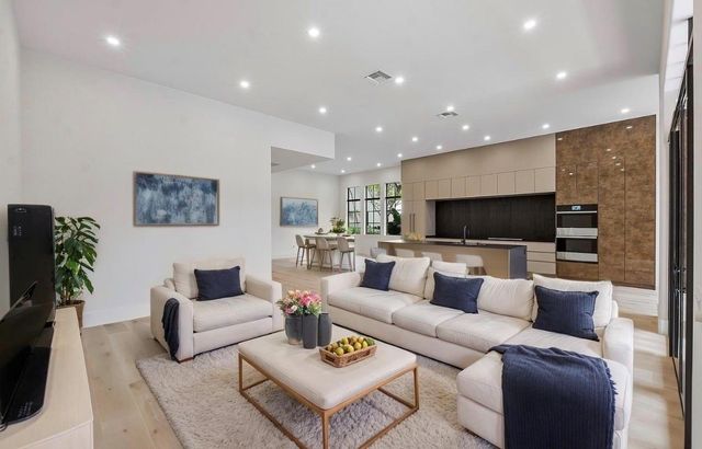 7247 Wisteria Ave, Parkland, FL 33076