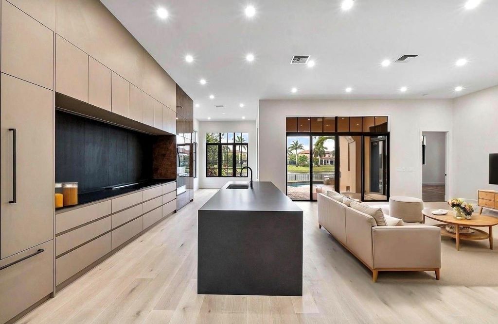 7247 Wisteria Ave, Parkland, FL 33076