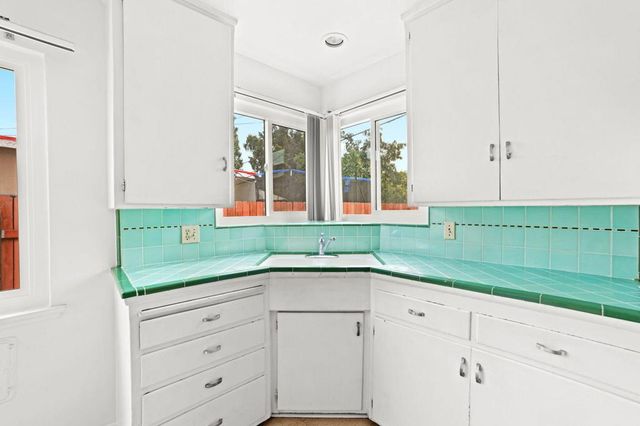 128 W Rosslynn Avenue, Fullerton, CA 92832