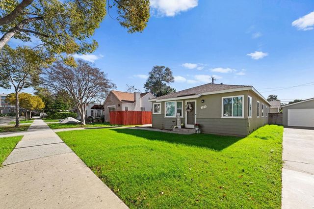 128 W Rosslynn Avenue, Fullerton, CA 92832