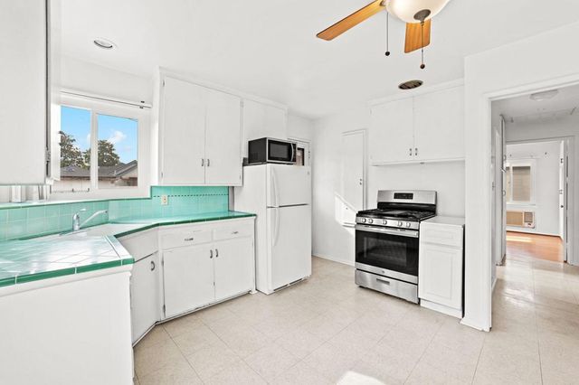 128 W Rosslynn Avenue, Fullerton, CA 92832