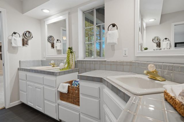 23850 Star Ct, Auburn, CA 95602