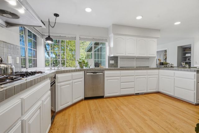 23850 Star Ct, Auburn, CA 95602