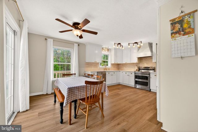 215 RAMBLIN ROSE LN, Martinsburg, WV 25404