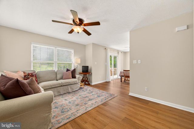 215 RAMBLIN ROSE LN, Martinsburg, WV 25404