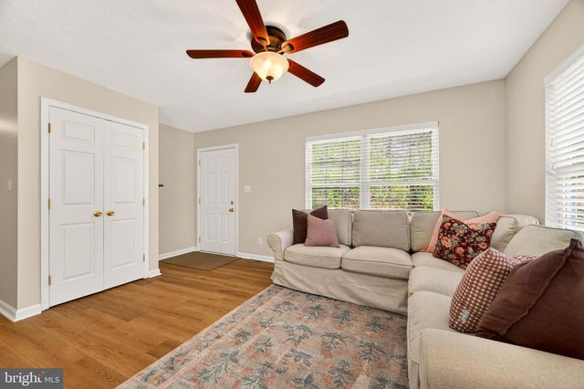 215 RAMBLIN ROSE LN, Martinsburg, WV 25404
