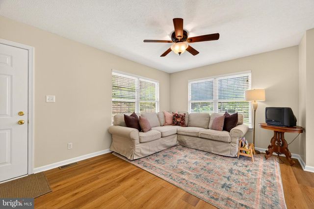 215 RAMBLIN ROSE LN, Martinsburg, WV 25404