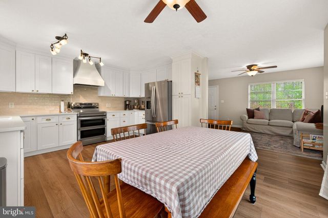 215 RAMBLIN ROSE LN, Martinsburg, WV 25404