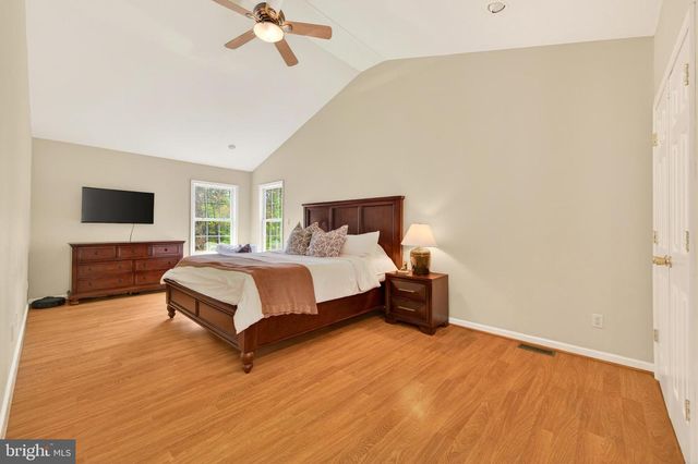 215 RAMBLIN ROSE LN, Martinsburg, WV 25404