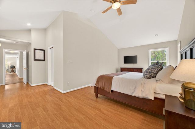 215 RAMBLIN ROSE LN, Martinsburg, WV 25404