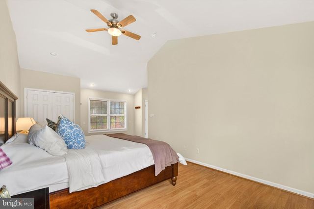 215 RAMBLIN ROSE LN, Martinsburg, WV 25404
