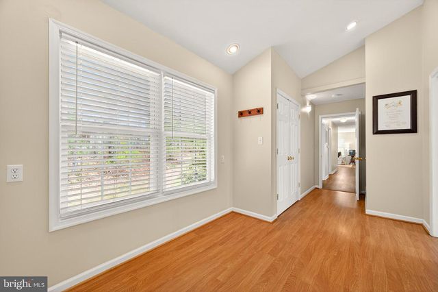 215 RAMBLIN ROSE LN, Martinsburg, WV 25404